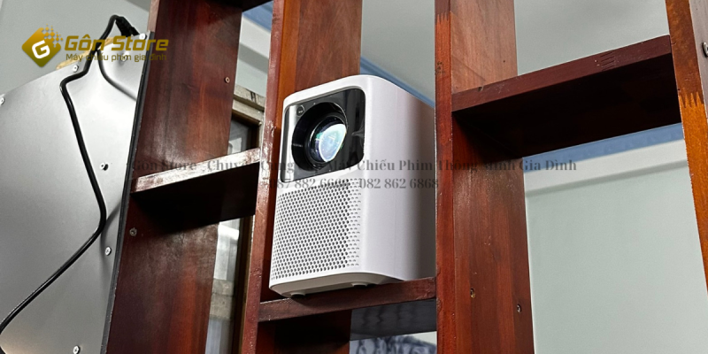 Hoàn thiện combo: Máy chiếu Dangbei Emotn N1 & Màn chiếu điện treo tường tại Gôn Store HCM